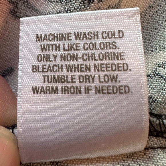 Luxe by Carmen Marc Valvo pink and black floral miniskirt size 12P - Picture 6 of 8